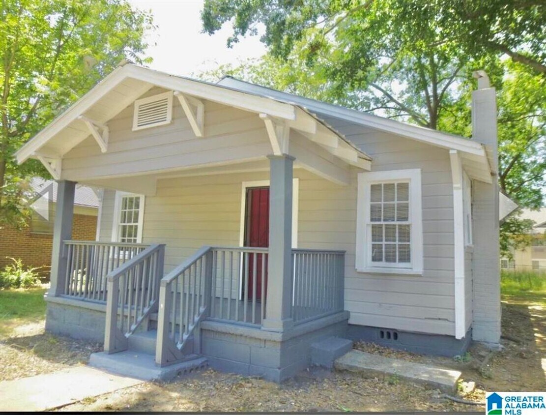 Foto principal - Newly Renovated 3 Bedroom 1 Bath Home Avai...