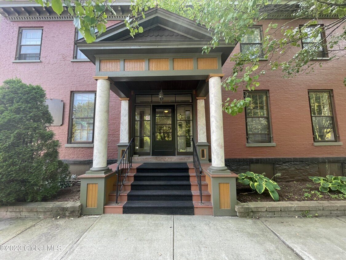 Primary Photo - 95 Front St