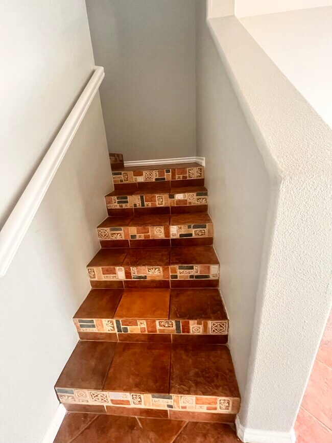 beautiful tile in 1st floor and stairs - 1126 Latigo Cv