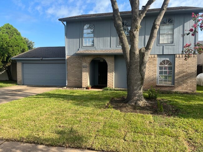 Building Photo - 4030 Green Crest Dr
