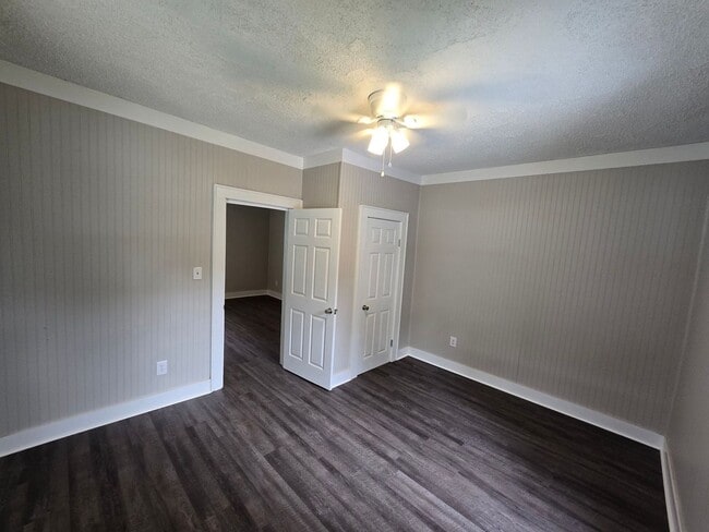 Building Photo - NEWLY REMODELED 2 BEDROOM HOUSE