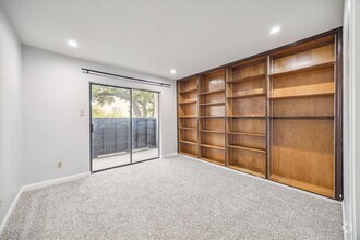 Building Photo - 3085 Walnut Bend Ln