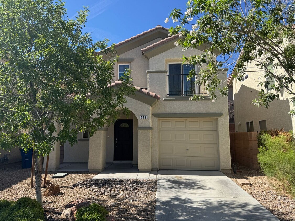 Foto principal - Charming 3 Bedroom, 3 Bathroom, 2-Story Ho...