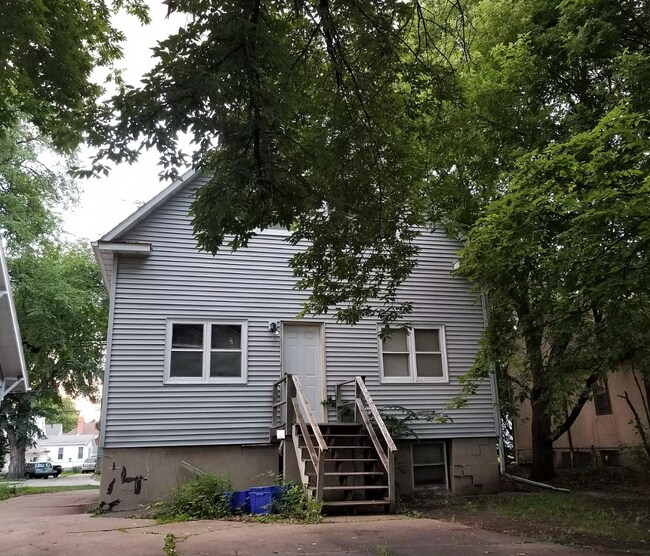 Parte trasera de la casa - 714 11th Ave N