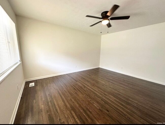 Building Photo - 702 E Military Dr