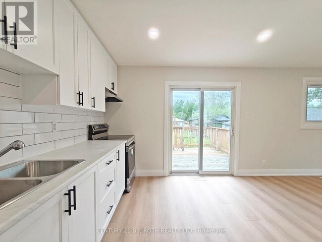 Building Photo - 698 Burton Dr