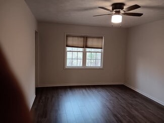 Building Photo - 2707 Fairway Dr