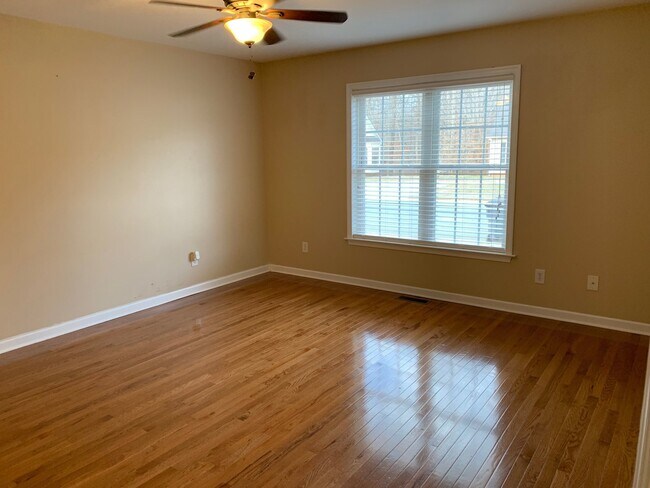 Foto del edificio - For Rent: Beautiful 3BR/2BA Home in Graham...