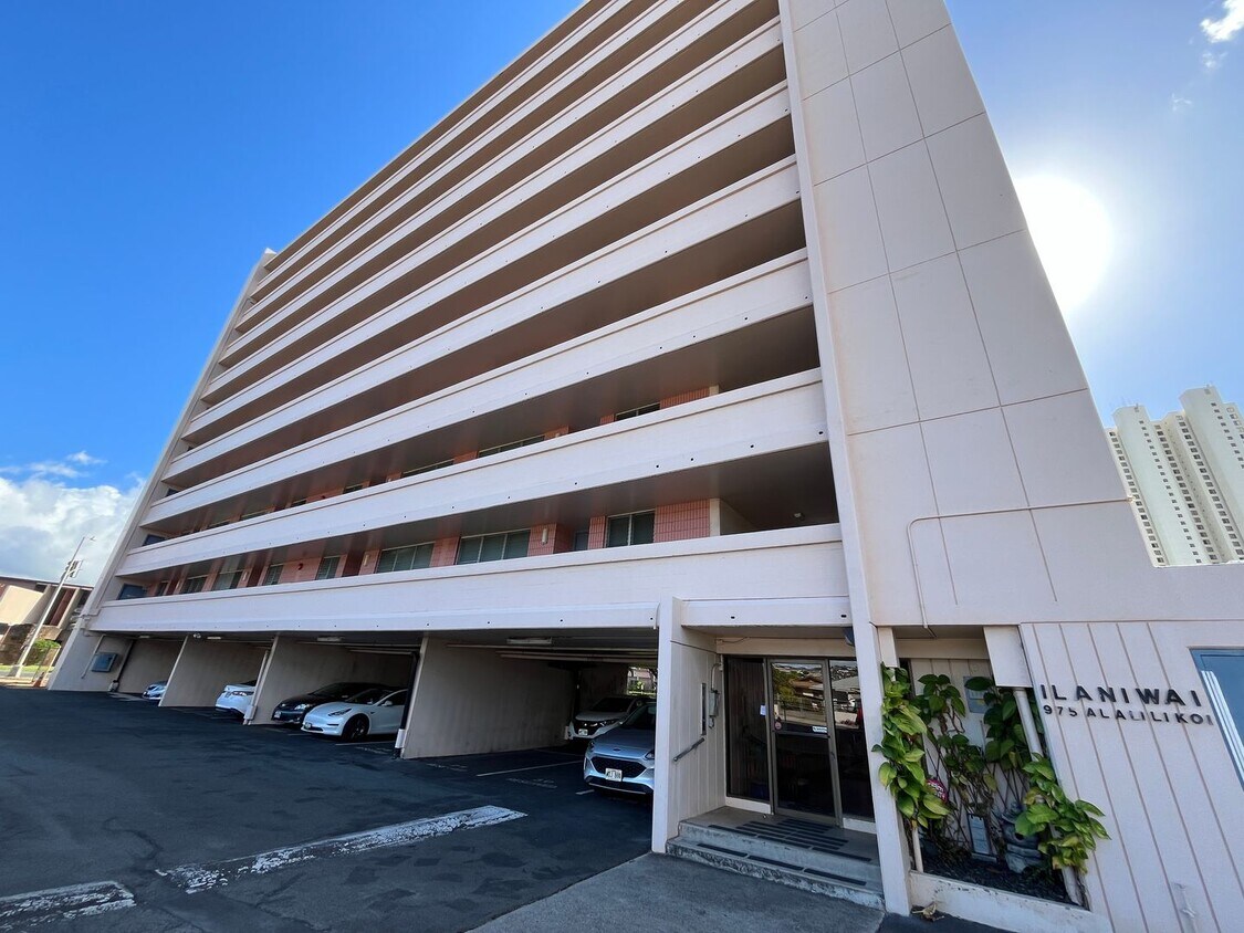 Primary Photo - Ilaniwai (Salt Lake/Honolulu) 2 bedrooms, ...