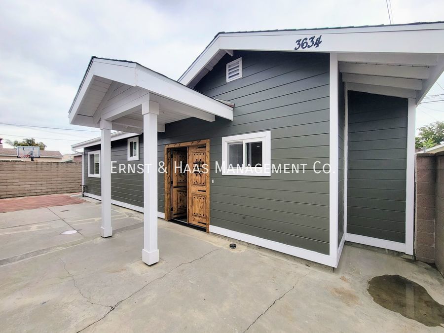 Primary Photo - Beautiful 2 Bedroom 2 Bath Rear Home in Pr...