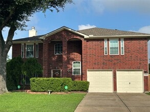 Building Photo - 6005 Chatham Woods Dr