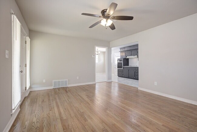 Foto del edificio - 1520 Brookdale Dr