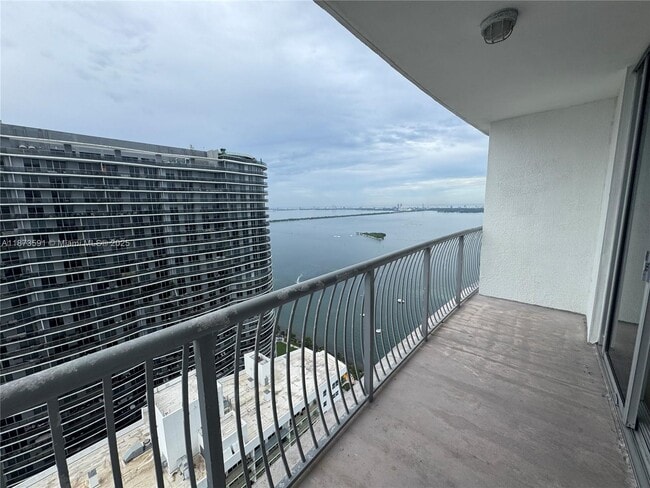 Building Photo - 1750 N Bayshore Dr