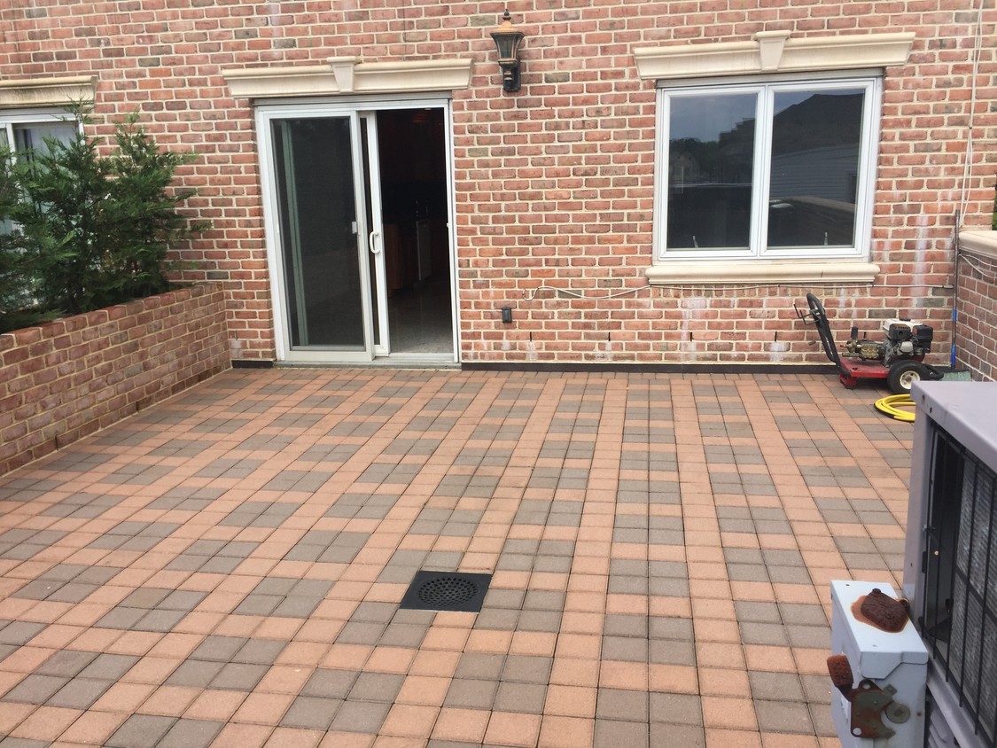 Terrace - 14-08 Clintonville St