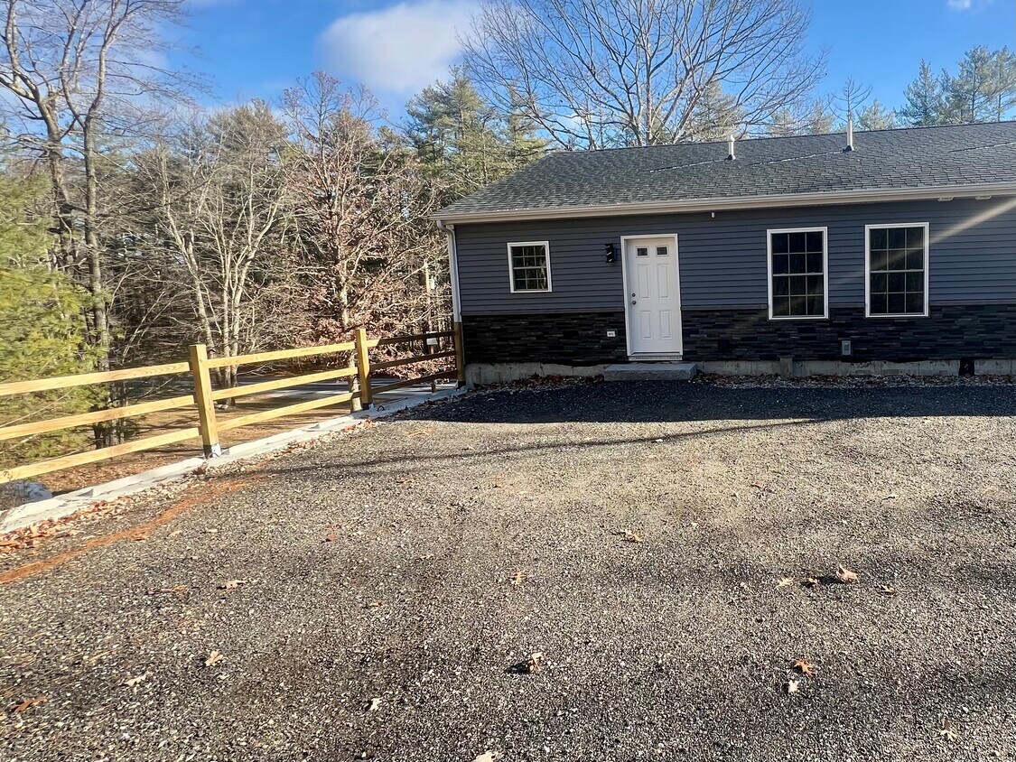 Foto principal - 652 Goodwins Mills Rd