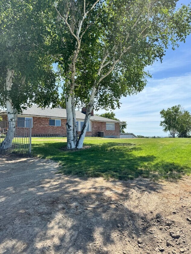 Foto principal - Large lower valley home, freshly remodeled...