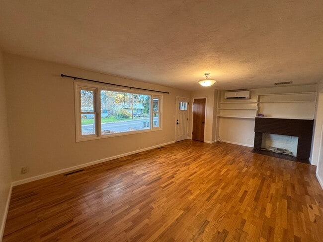 Photo - Open House: Sun. Jan 11, 2026 from 2-4 pm - 4 Bedroom, 2 Bathroom House in SE Eugene