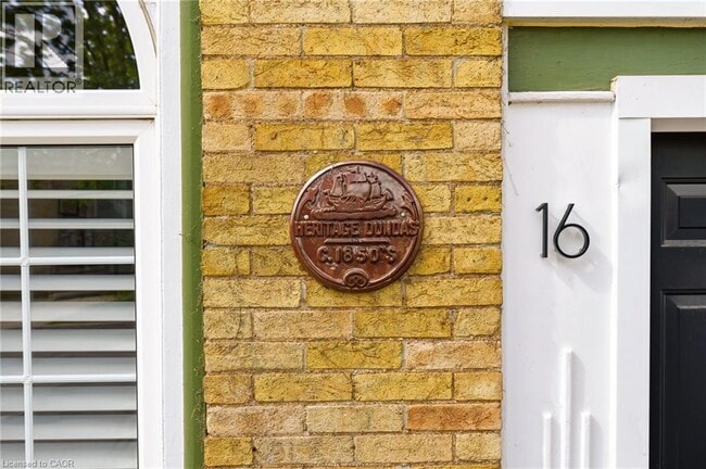 Building Photo - 16 Hatt St