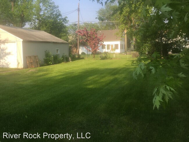 Building Photo - 3 br, 1.5 bath House - 1449 University Dri...