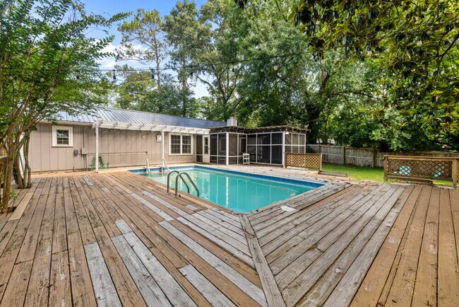 Foto del edificio - Killearn POOL Home