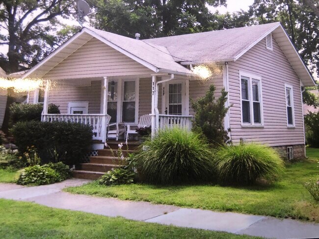 Front porch - quiet neighborhood - 117 E Broadway Ave