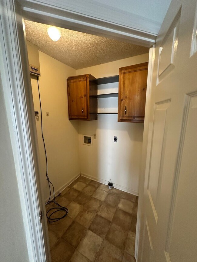 Foto del edificio - 3BD/2B in Blue Pool Subdivision