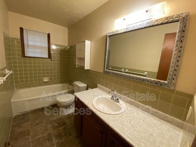 Building Photo - 2133 S Ventura Ave