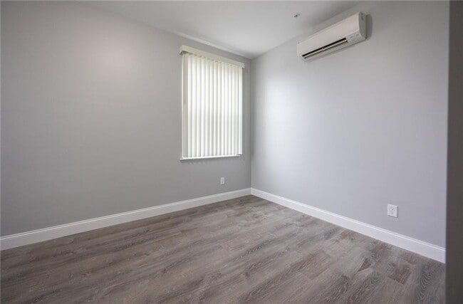 Foto del edificio - 6899 Post Rd