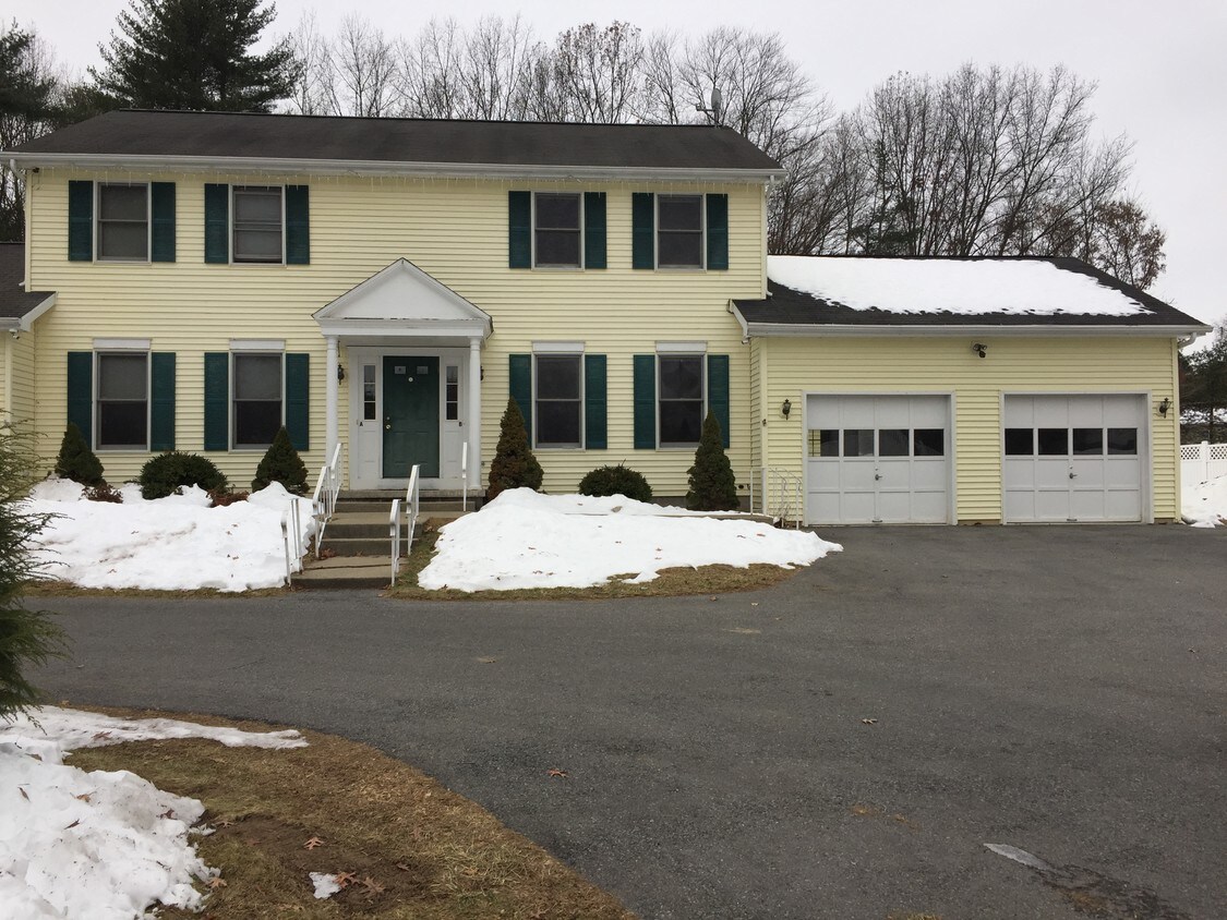 141 Dunsbach Rd, Halfmoon, NY 12065 House Rental in Halfmoon, NY