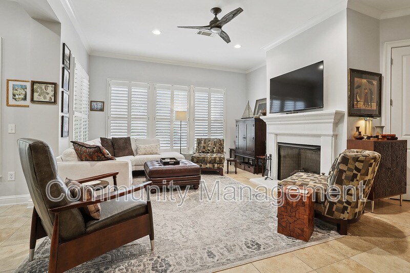 Foto principal - 990 Stanford Ave