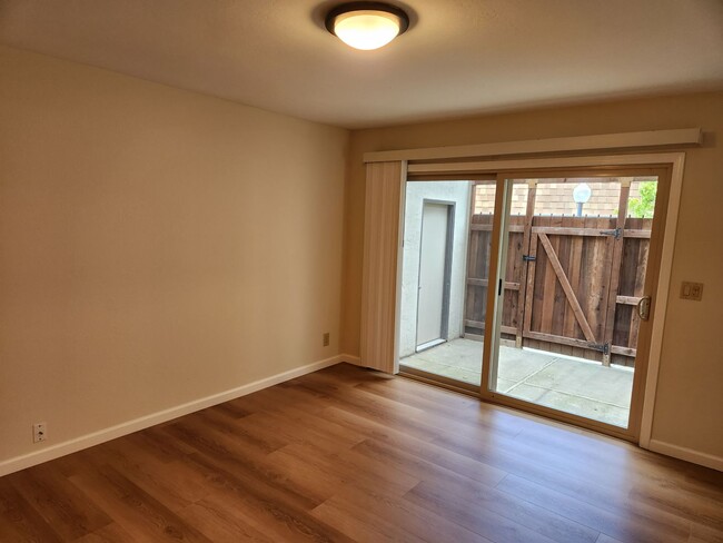 Foto del edificio - Very nice 2 Bed/ 1.5 Bath /1,263 Sqft Waln...