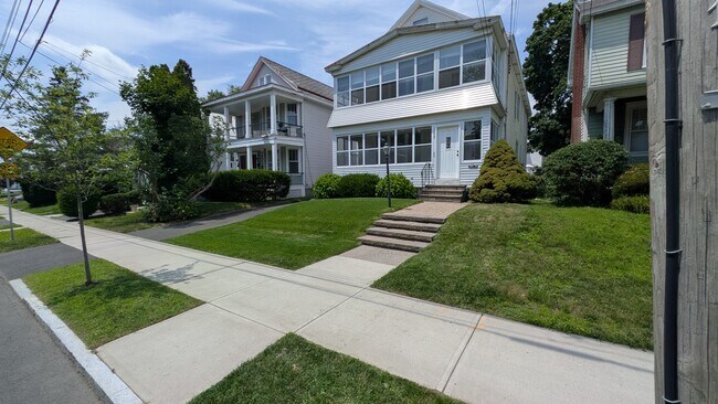 Building Photo - 152 Winthrop Ave