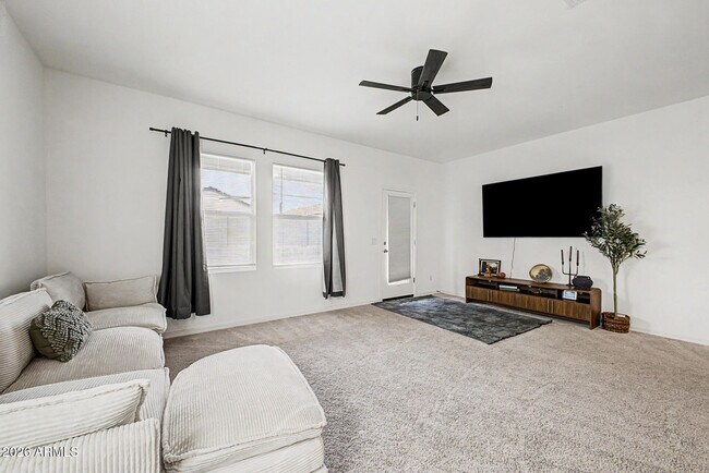 Foto del edificio - 24260 W Pecan Rd