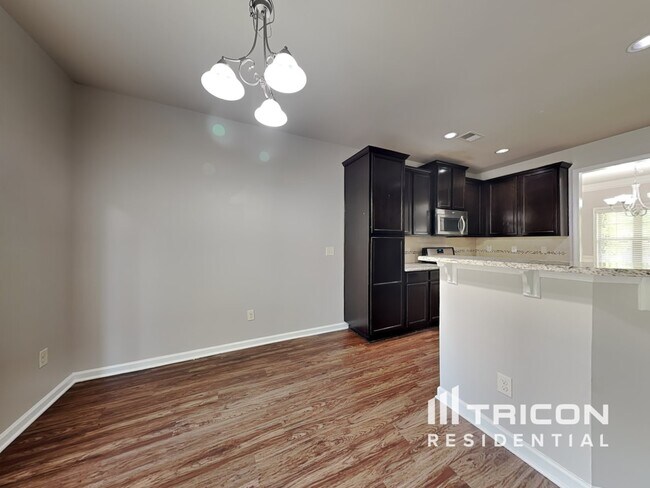 Foto del edificio - 5030 Glencliff Dr