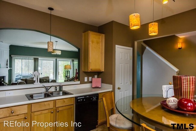 Building Photo - 3 br, 2.5 bath House - 202 Walnut Woods Drive