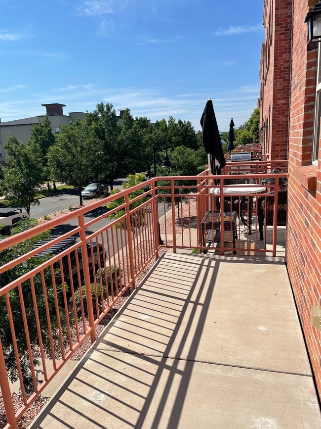 Building Photo - 5473 Water Tower Promenade