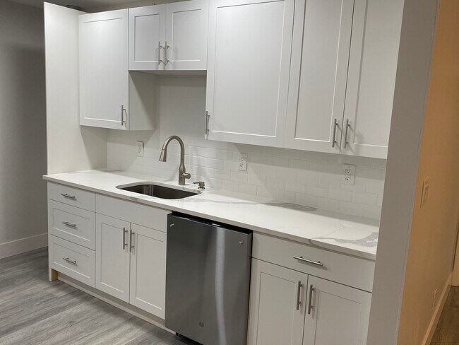 Building Photo - 6514 Garden Ave