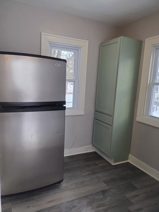 Building Photo - 145 E Addison St