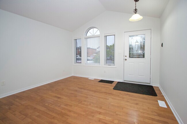 Building Photo - Immaculate 3 Bedroom Home for Rent in Bowm...