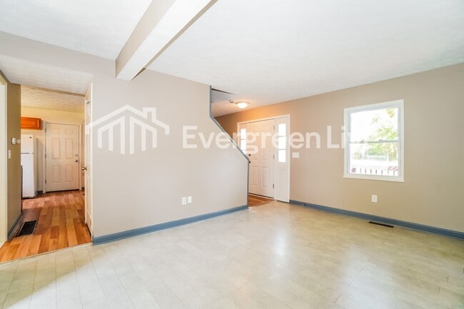 Building Photo - 3327 Everson Rd W