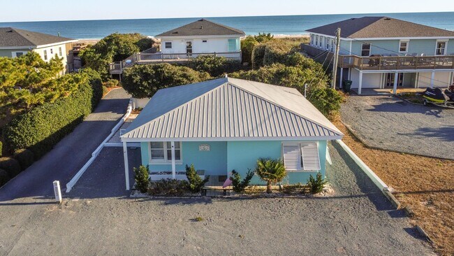 Foto del edificio - Off Season Coastal Cottage Between October...