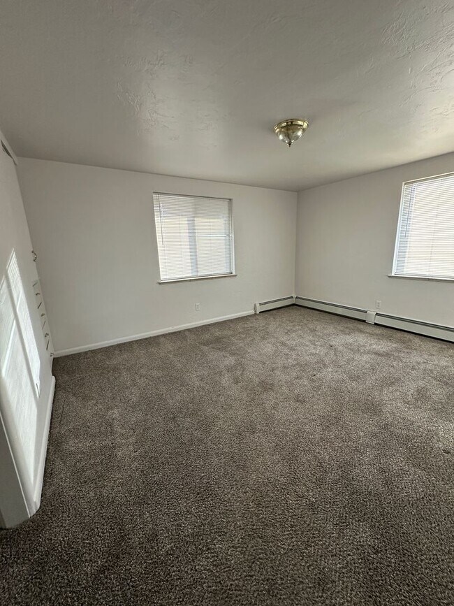 Foto del edificio - 4 bedroom 2 bathroom Sinlge Family House in metro Denver