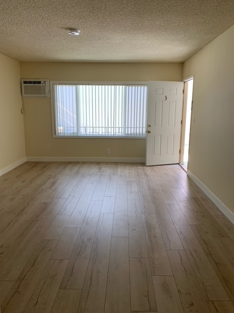 Building Photo - 325 S Doheny Dr