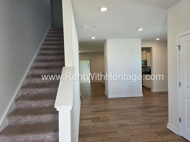 Foto del edificio - 8650 Paradise Dr