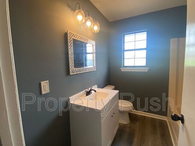 Building Photo - 5003 Marylin Ln
