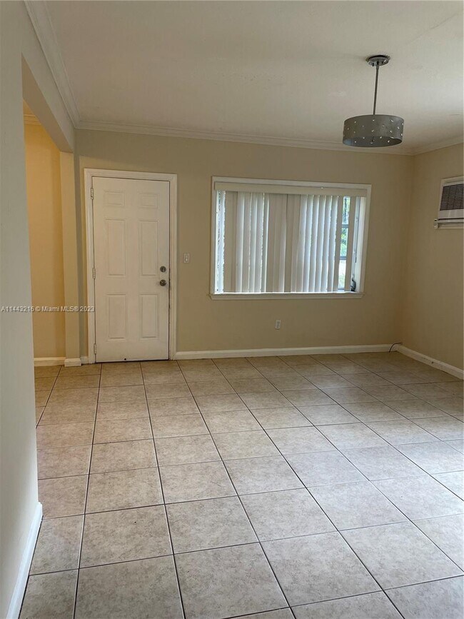 Foto del edificio - 1348 NE 182nd St