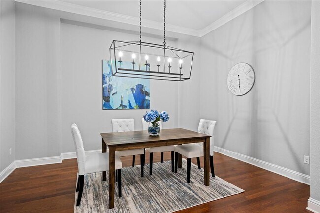 Foto del edificio - 385 Wild Rose Dr