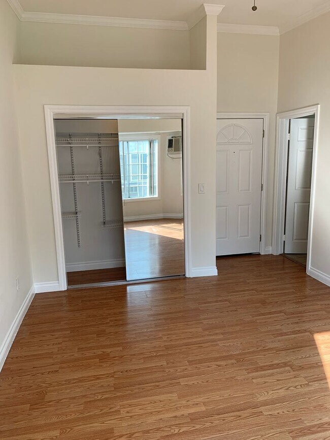 Building Photo - 1102 Elden Ave