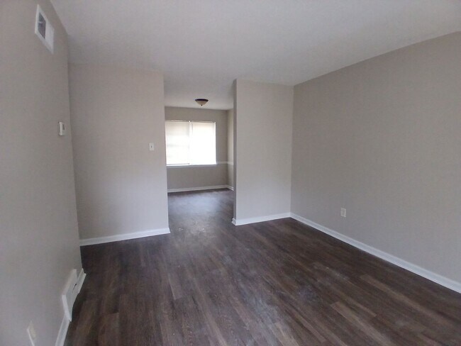 Foto del edificio - Newly renovated 3-bedroom, 1 bath home - Open To Section 8