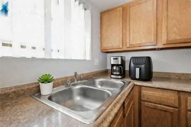 Building Photo - 3313 W Harmont Dr